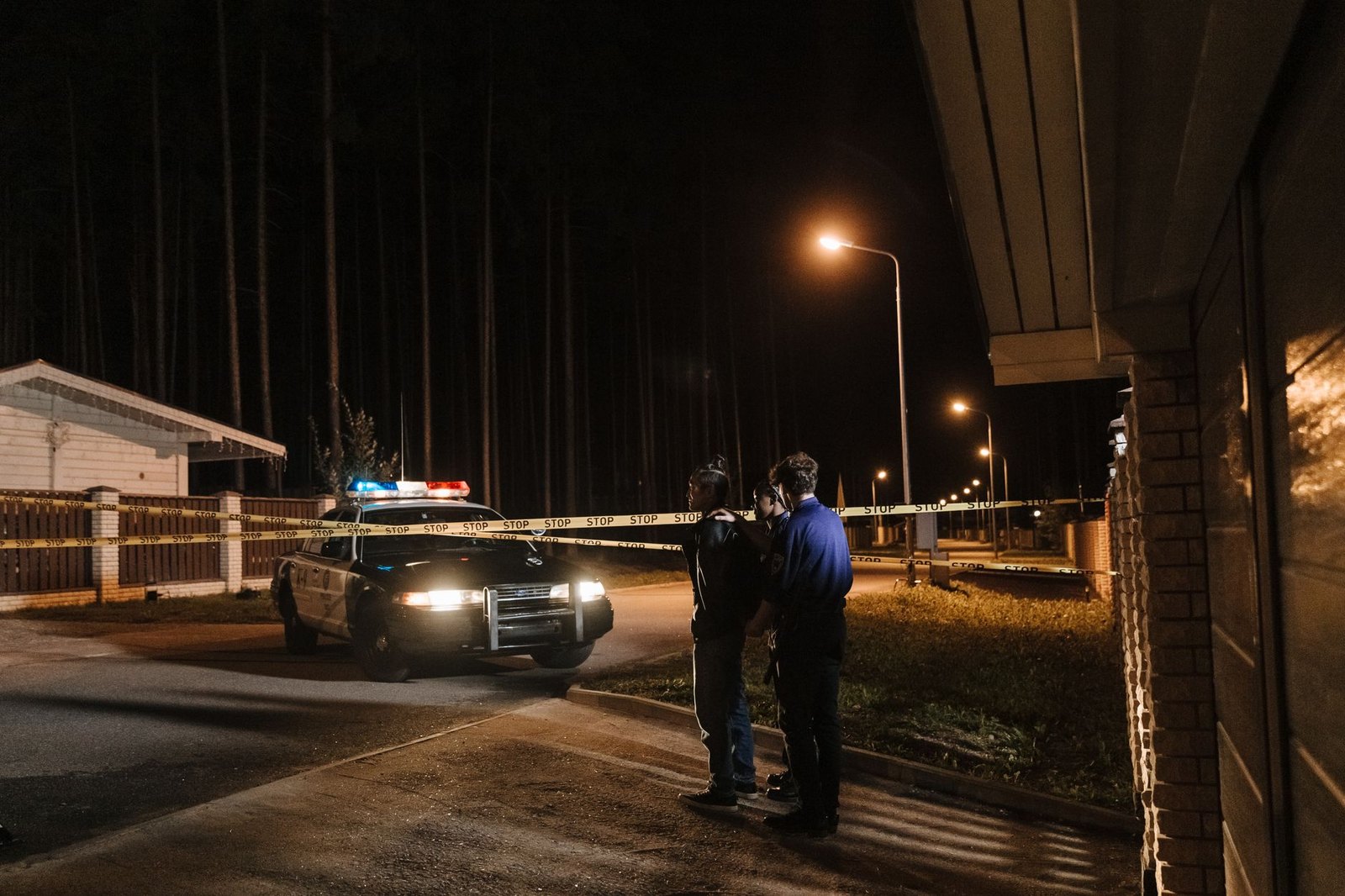 Police cruiser lights at a highway scene closure on I-35E in Corinth, Texas